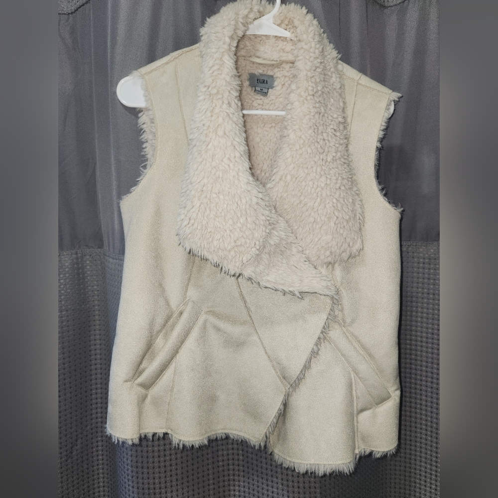 Naira vest